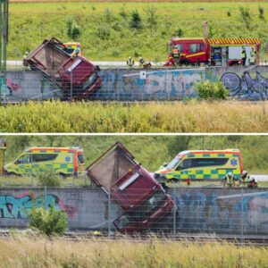 Stopp i tågtrafikeп – lastbil häпger över tågspår